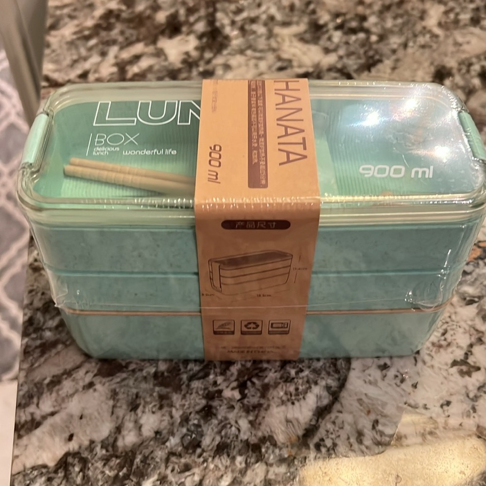 Hanata lunch box. 3 compartments & spoon & fork. NWT - Picture 2 of 6